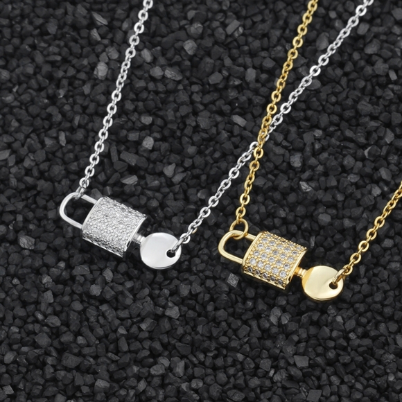 14k gold lock and key necklace - Picture 3 of 3